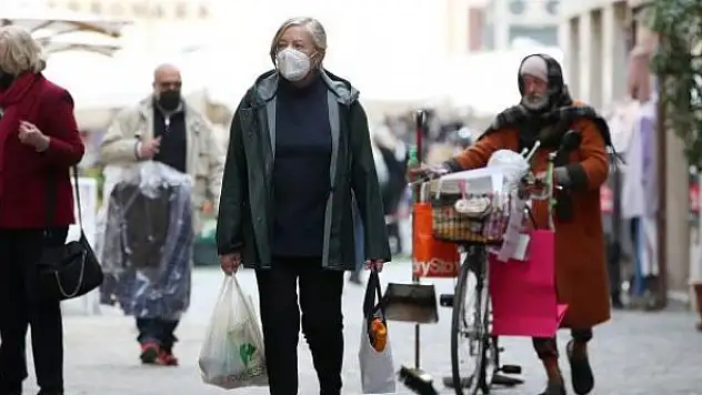 İtalya'da COVID-19'dan 551 kişi daha hayatını kaybetti