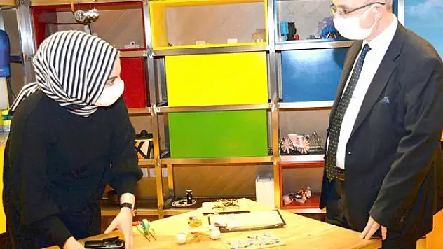 Özçelik'ten Bilim Merkezi'ne ziyaret