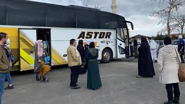 Testi pozitif çıkan baba-oğul otobüsten indirilip karantinaya alındı