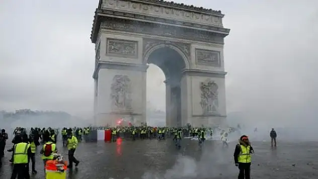 Fransa'da bir polise daha sarı yelekliler soruşturması