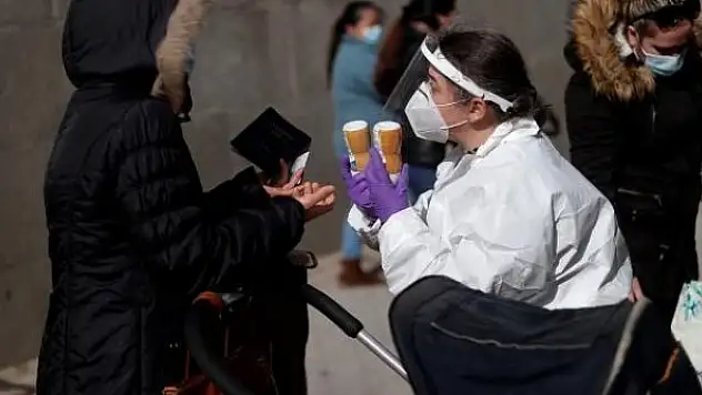 İspanya'da COVID-19'dan 320 kişi hayatını kaybetti