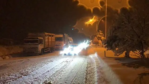 Kar nedeniyle kapanan Konya-Antalya kara yolu ulaşıma açıldı