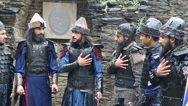 Pakistanlı gençler 'Diriliş Ertuğrul' sevgisini sete taşıdı
