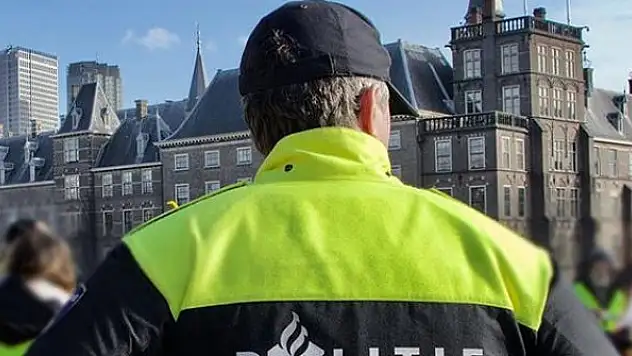 Hollanda Parlamentosunda bomba paniği