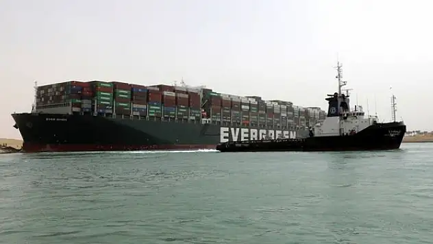 Süveyş Kanalı'nda sıkışan gemi sektörün gündemini değiştirdi