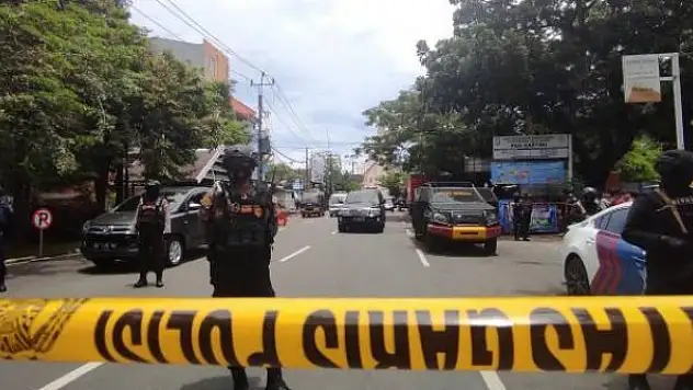 Endonezya'da kiliseye bombalı saldırı