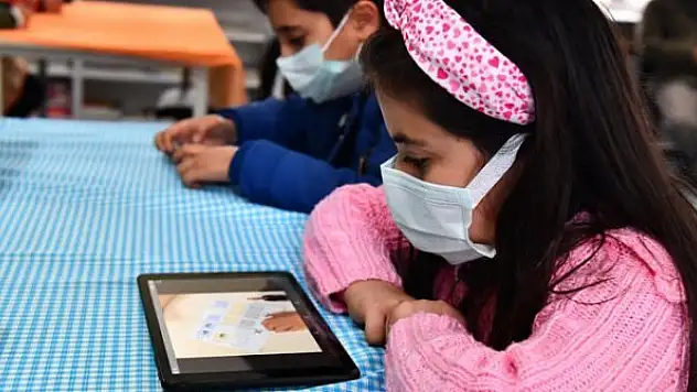 Müfredatın yüzde 20'si uzaktan eğitimle verilecek