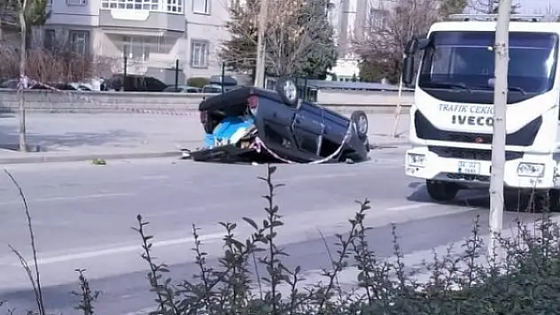 Konya'da park halindeki araca çarpan otomobil takla attı! Yaralılar var