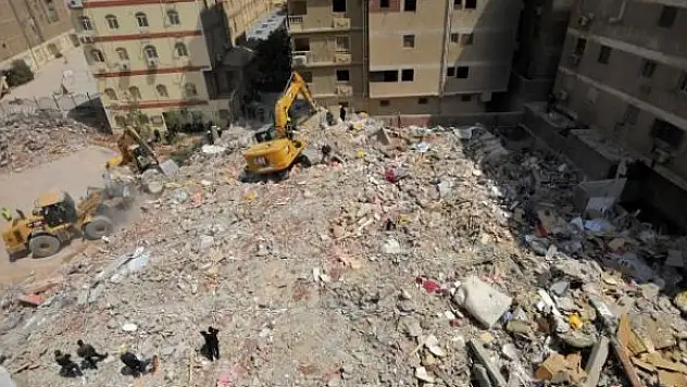 Mısır'da çöken binada can kaybı 23'e çıktı