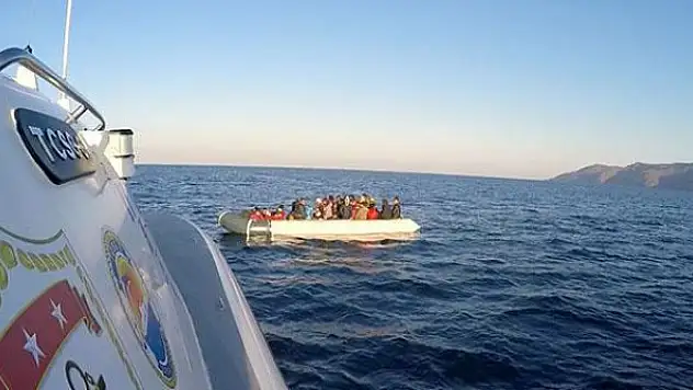 Yunanistan'ın ölüme terk ettiği 82 sığınmacı kurtarıldı