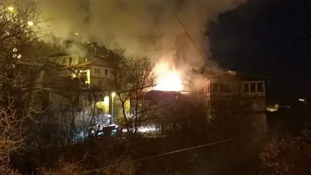 130 yıllık tarihi konakta yangın