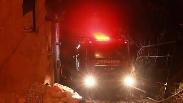 Sobayı yakmak isterken ahşap ev yandı