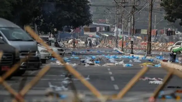 ABD, diplomatlarının Myanmar'dan ayrılmasını istedi