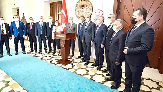 TBB Üyesi Belediye Başkanları Vali Özkan'ı ziyaret etti