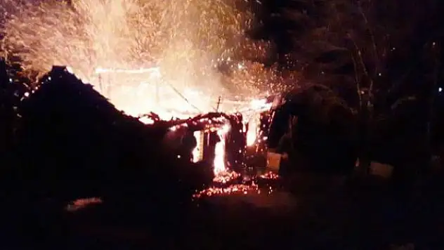 Babasının yanan evde olduğunu sandı, kalp krizinden hayatını kaybetti