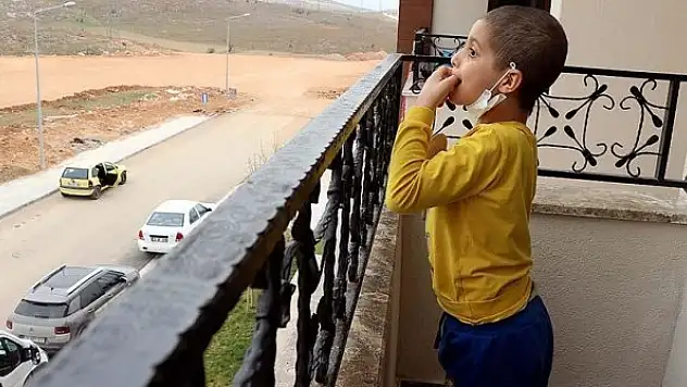 Küçük Taha hayalindeki balkonlu eve kavuştu