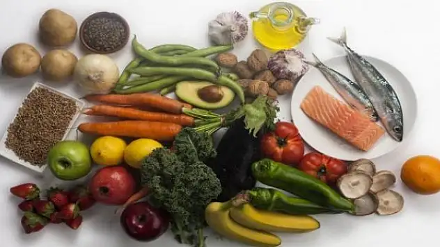 Pandemide alınan kiloları vermenin yolu dengeli beslenmeden geçiyor