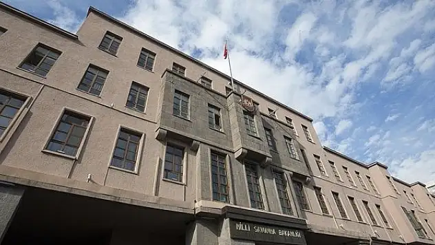 Yasa dışı yollarla sınırı geçmeye çalışan 9 kişi yakalandı