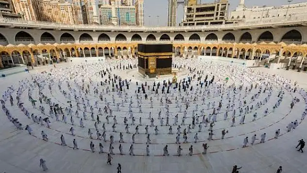 Mescid-i Haram'a 'izin belgesiz' girenlere para cezası