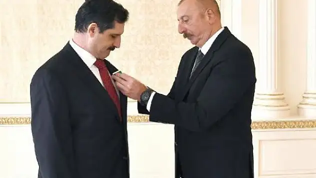 Aliyev'den Türkiye'nin Bakü Büyükelçisi Özoral'a 'Dostluk Nişanı'