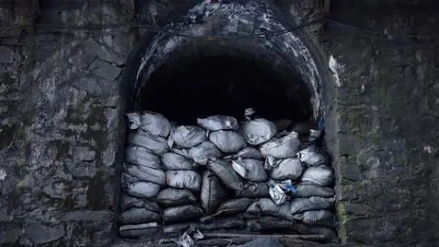 Çin'de kömür madenini su bastı, 21 işçi mahsur kaldı