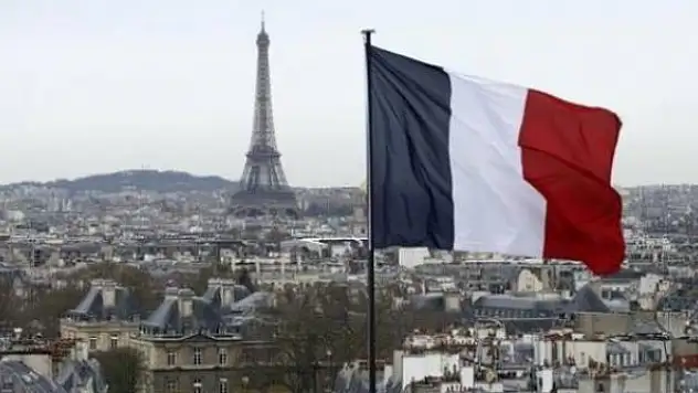 Fransa kısa mesafeli iç hat uçuşları yasaklamaya hazırlanıyor