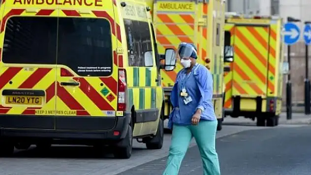 İngiltere'de bir günde 24 saatte 2 bin 472 vaka