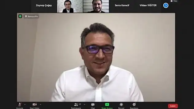 Aksoy, öğrencilerin  sorularını yanıtladı