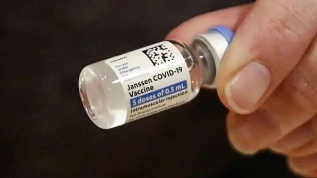 2 ülke Johnson and Johnson'ın aşısının kullanımını durdurdu