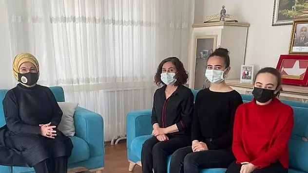 Emine Erdoğan'dan Bitlis şehidinin ailesine taziye ziyareti