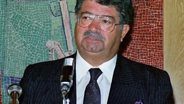 Ekonomik ve sosyal dönüşümün mimarı Turgut Özal