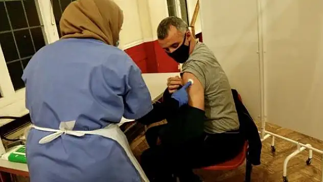 İngiltere'de oruç tutanlara özel aşı merkezleri kuruldu