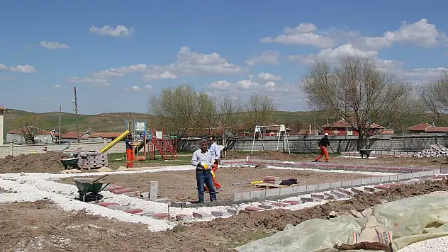 Cihanbeyli'de mahallelere park yapılıyor