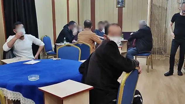 Konya'da kumar oynanan iş yerindeki 51 kişiye ceza