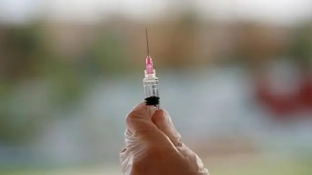 Oxford, koronavirüsü atlatan gönüllülere tekrar virüs enjekte edecek