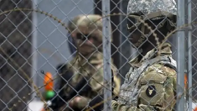 Biden'ı eleştiren Arizona Valisi sınıra Ulusal Muhafız gönderecek