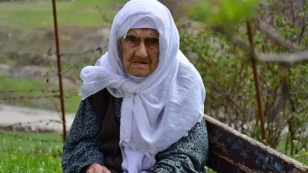 Kovid-19'u atlatan 91 yaşındaki Gençdoğan yaşadıklarını anlattı