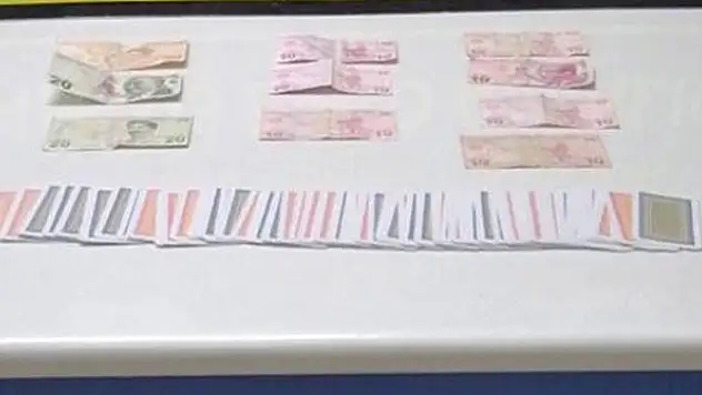 Konya'da evde kumar oynayan 11 kişiye para cezası