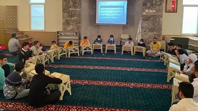 Türkiye'deki uluslararası imam hatip öğrencilerinin ramazan coşkusu