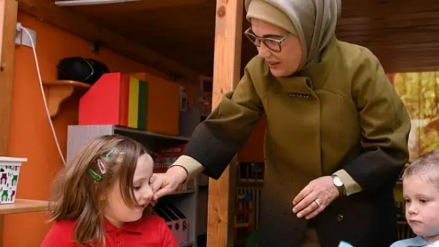 Emine Erdoğan: Kalbimiz, bayrağımızın dalgalandığı topraktır