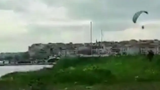 Kısıtlamada paramotorla uçuş yaptılar