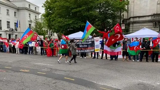 Biden, Türkiye'nin Washington Büyükelçiliği önünde protesto edildi