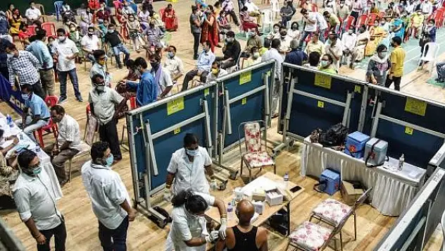 Hindistan'da bir günde 353 bin vaka