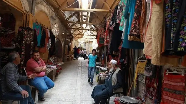 El Halil'deki çarşı ve pazarlar ramazanda kısmen hareketlendi