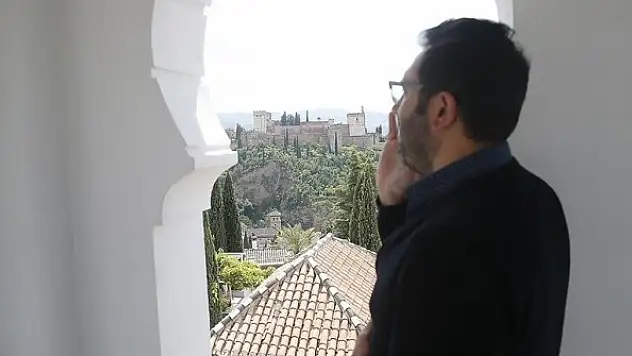 İspanya'da ezan, minareden yüksek sesle sadece Ulu Cami'nde okunuyor