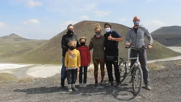 Alman turistler Meke Gölü'nde kamp yaptı
