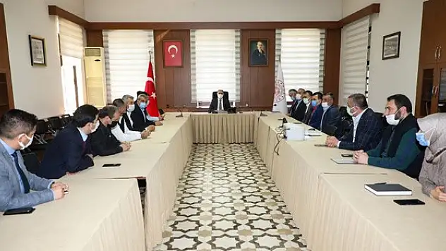 Vali Özkan'dan Konya'daki zincir market yöneticilerine talimat