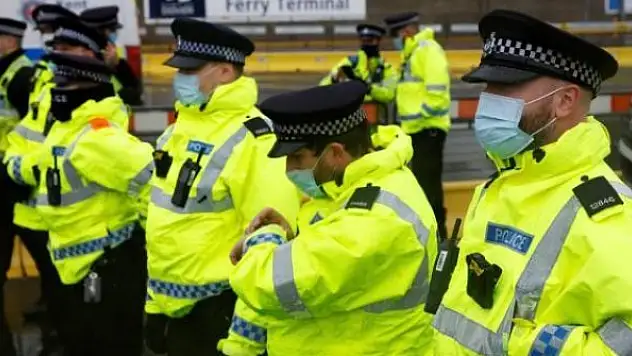 İngiltere'de Neo-Nazi terör örgütü üyesi polise hapis cezası