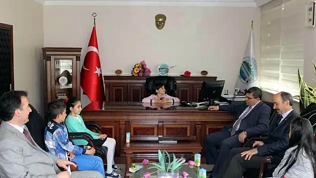 Beyşehir'de makam koltukları çocuklara emanet