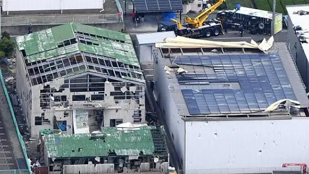 Japonya'da kasırga yıktı geçti